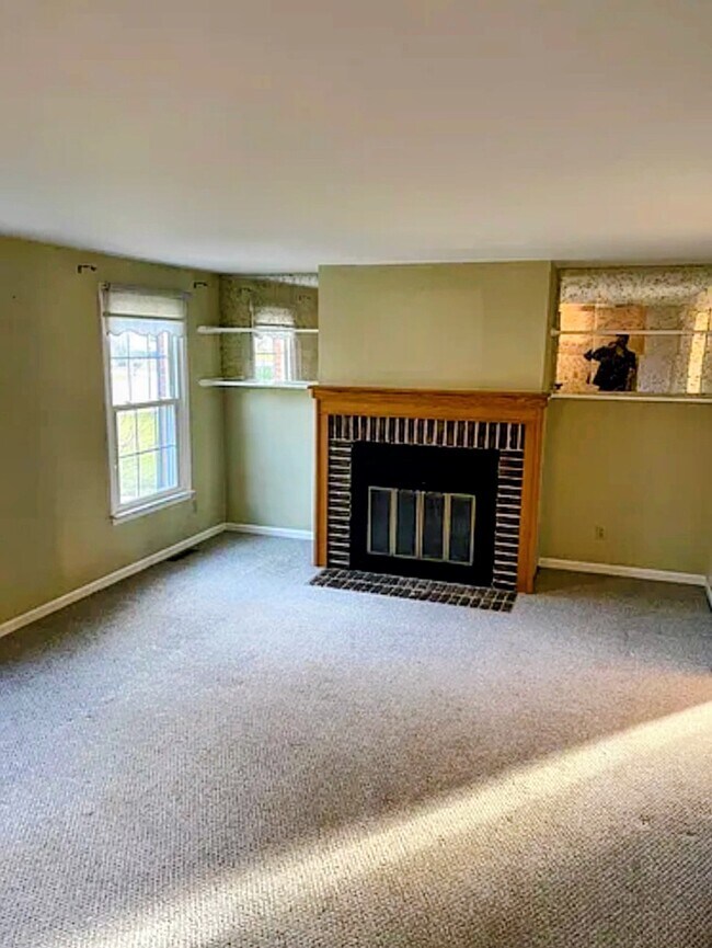 Photo - 127 Fairgreen Dr