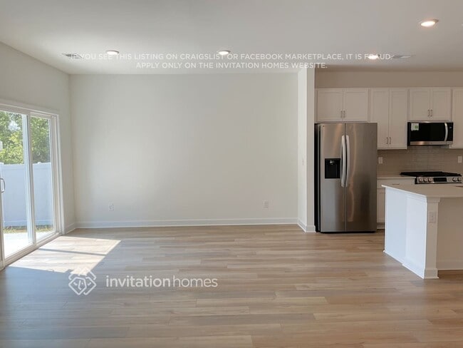 Photo - 204 E Millbrook Dr