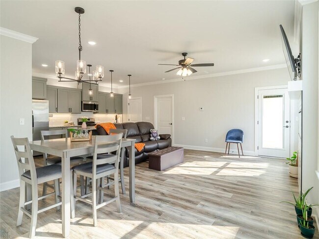 Photo - 2809 SW Hampshire Ave