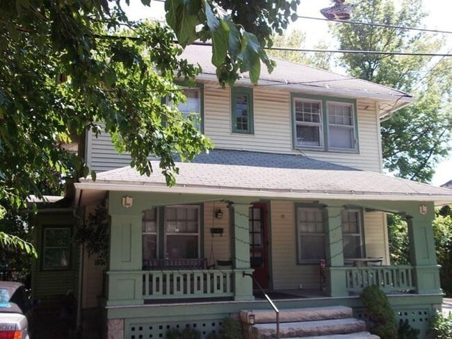 Building Photo - Spacious 5-Bedroom, 2-Bath Home with Class...