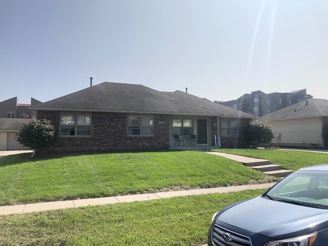 Building Photo - 2302 Prairie View East