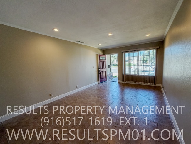 5568 Hillsdale Blvd
