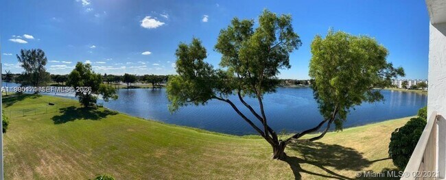 Photo - 8560 N Sherman Cir Unit 404