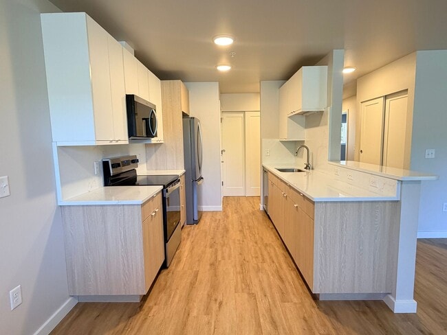 Columbia Square Apartments A-H