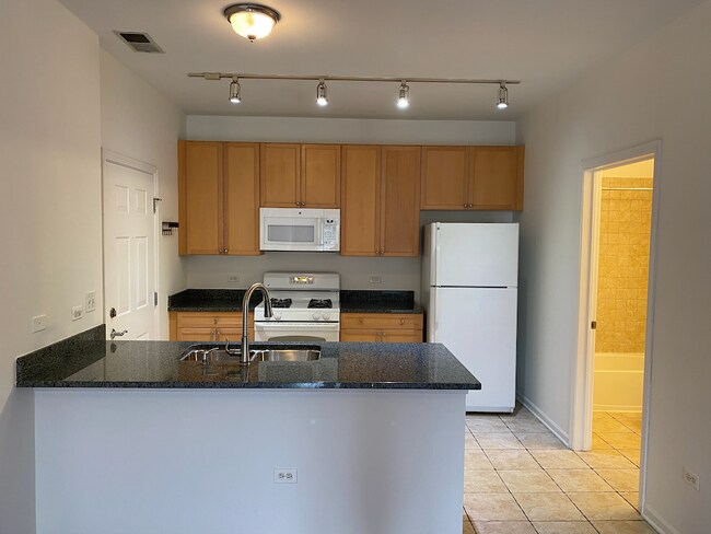 Kitchen - 758 W 15th St Unit 3A