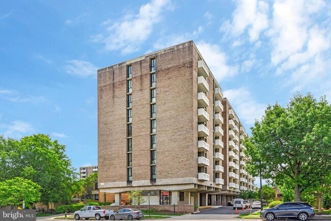 Building Photo - 300 M St SW