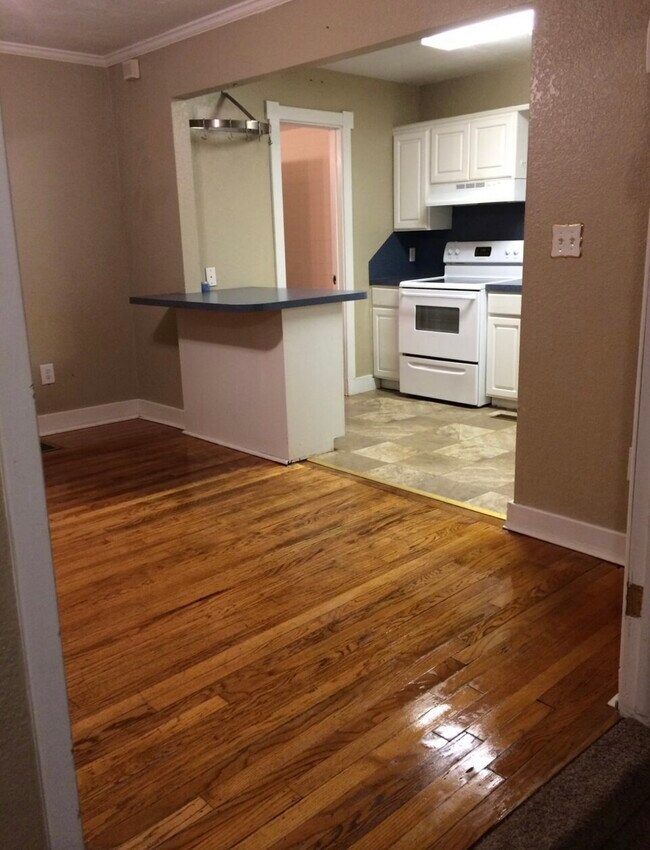 Photo - 720 Poplar Ave