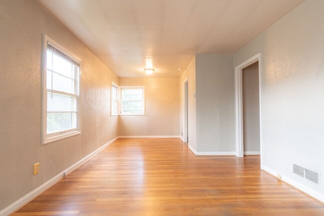 Building Photo - 5412-5420-5420 NE 9th Ave Unit 5420 Rental