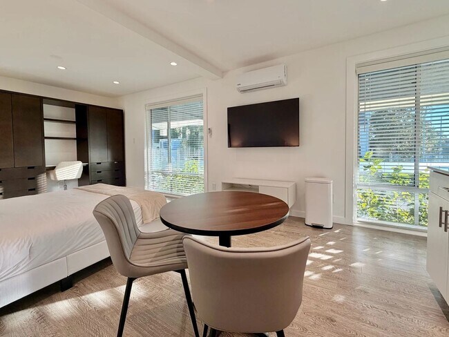 Wilshire Embassy Apartments