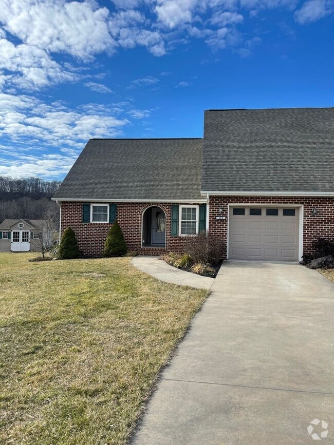 Building Photo - Duplex in Turner Ashby School District Rental