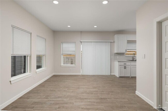 12 B W St