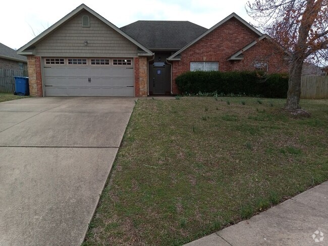 Building Photo - 4 Bedroom 2 Bath in Bentonville More Photo... Rental