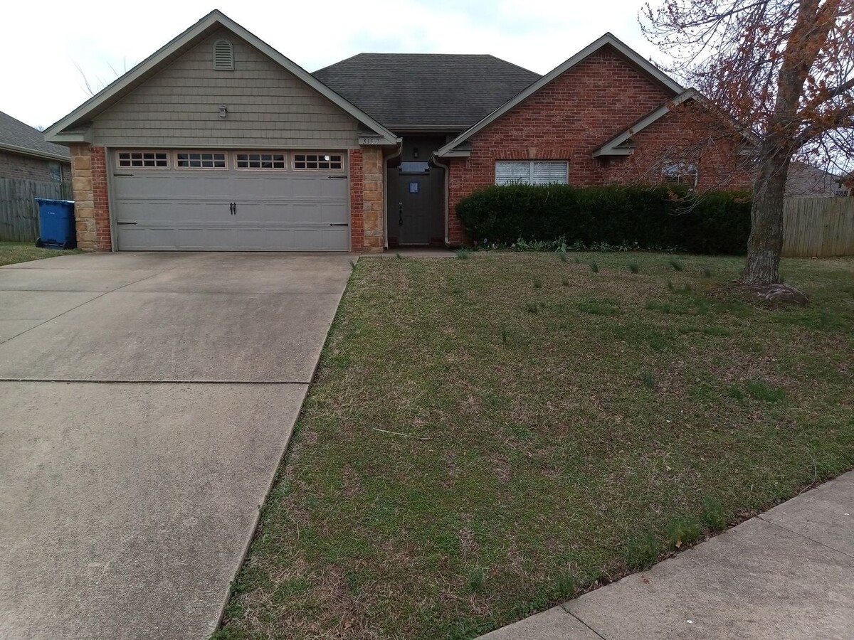 4 Bedroom 2 Bath in Bentonville More Photo... - 4 Bedroom 2 Bath in Bentonville More Photo... House