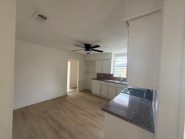 Photo - 121 N Spooner St