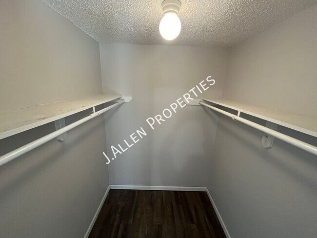 Photo - 1807 Parker Cir Unidad C