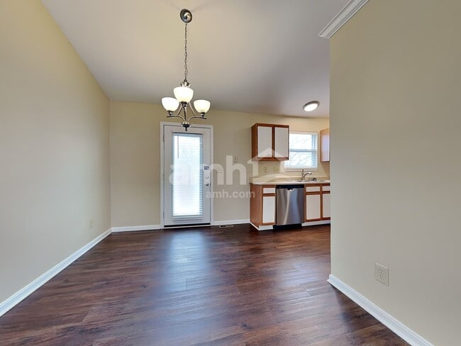 Photo - 547 Rosebud Cir