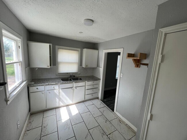 Photo - 3210 Winbern St Unit B