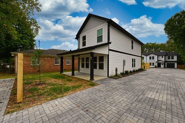 Photo - Like New and Move In Ready!