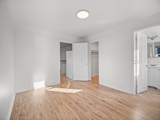 Photo - LOWER SOUTH HILL ONE BEDROOM CLOSE TO HUCK... Apartamento Unidad 1505-C