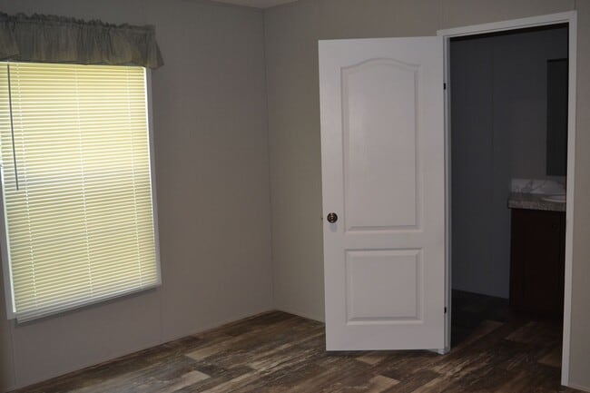 Photo - 100 Garlington Cir