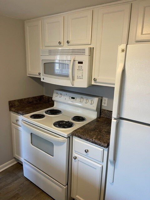 Kitchen 1BR