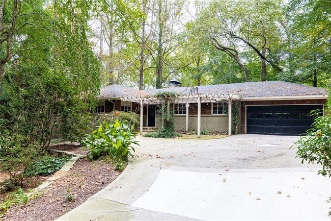Building Photo - 3943 Lake Forrest Dr NE