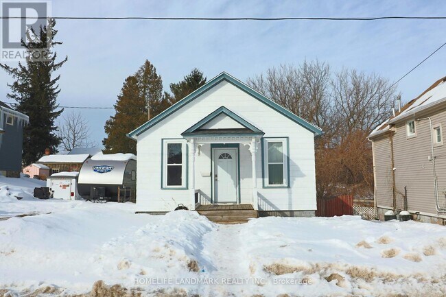 Photo - 5761 Peer St