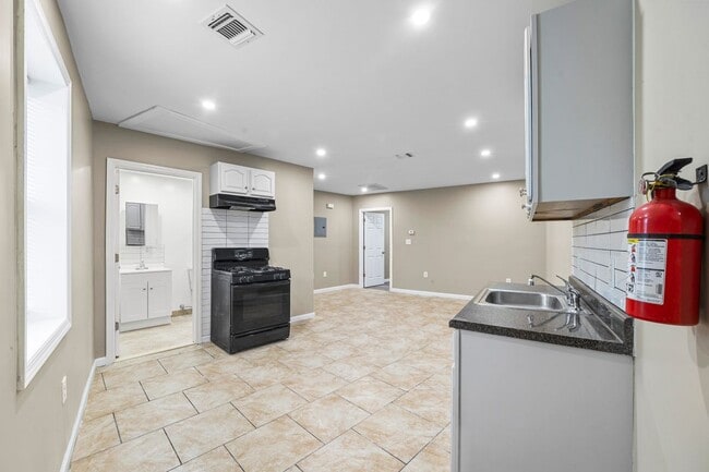 Building Photo - 46 Jefferson St