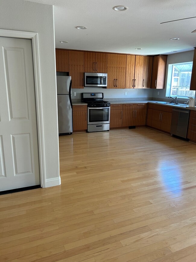 eat-in kitchen dining area - 980 La Costa Ct