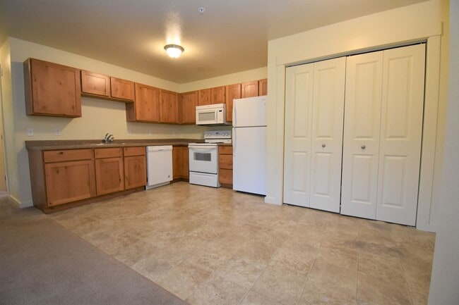 807 W Villard St Unit 15