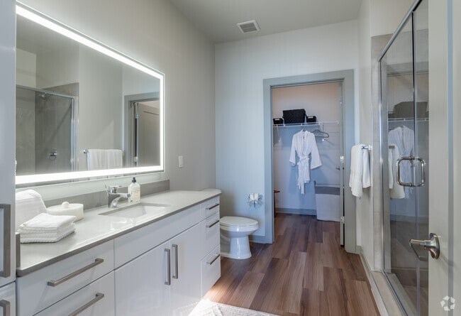 2BR, 2BA - 1285SF Mason- Master Bathroom