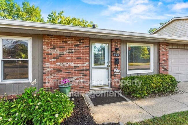 Photo - 924 Tradewind Dr