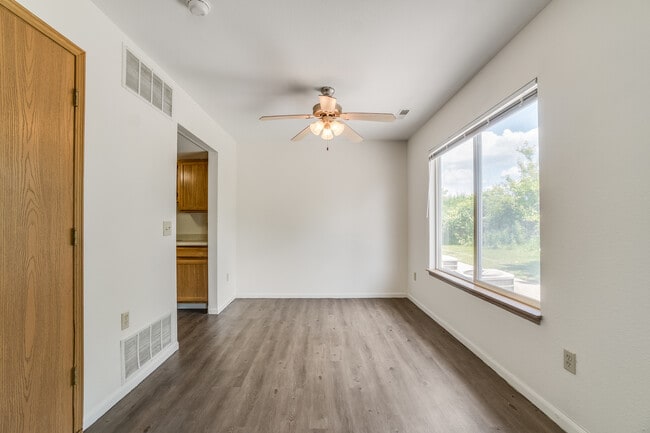 Oakbrook Manor Apartments (Oakbrook Manor ...
