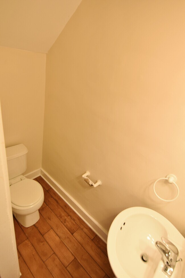 Photo - 680 Hamlet St