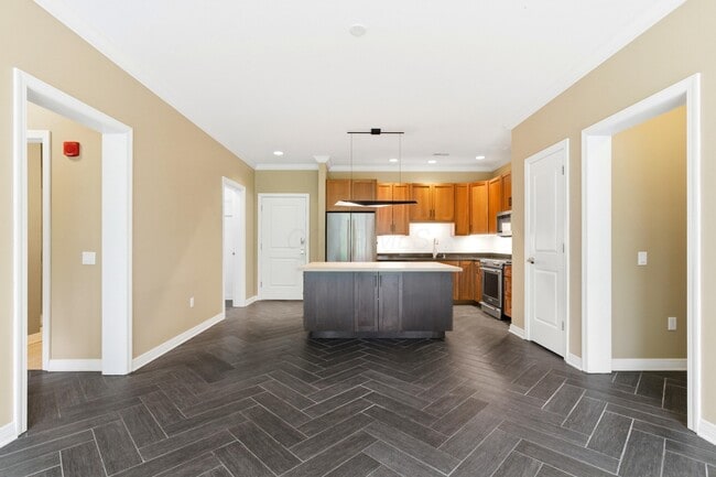 Building Photo - 250 Daniel Burnham Square Unit 305