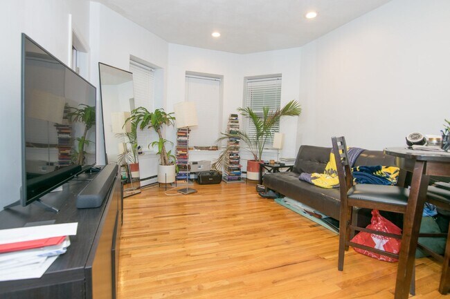 55 Westland Ave