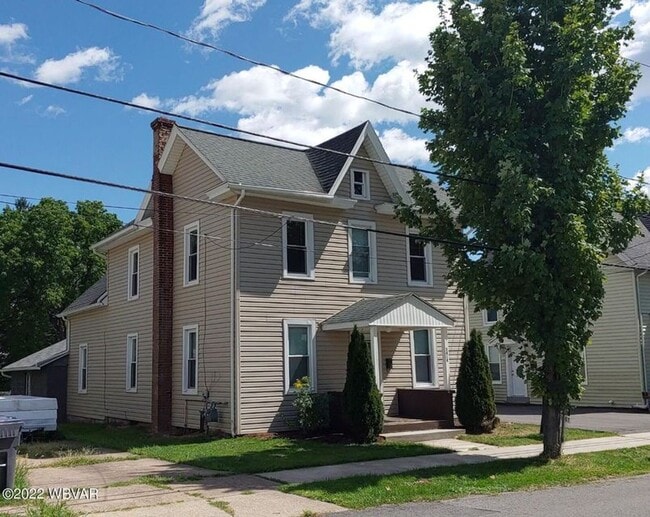 Building Photo - Spacious home