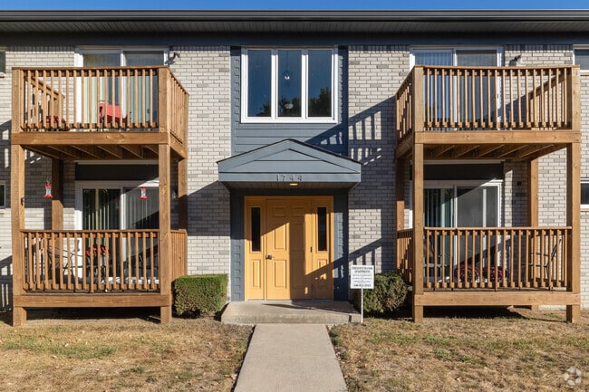 Photo - Crescent Manor