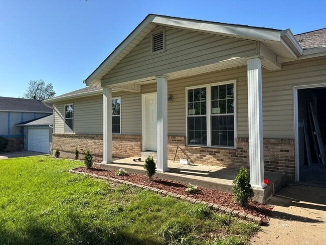 Building Photo - 3 Bed House in St. Peter's MO