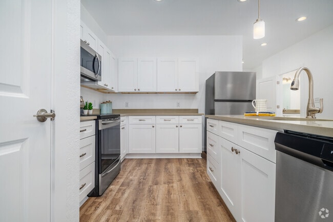 2BR, 3BA - Cocina de 1368SF2 - Belcara Luxury Townhomes