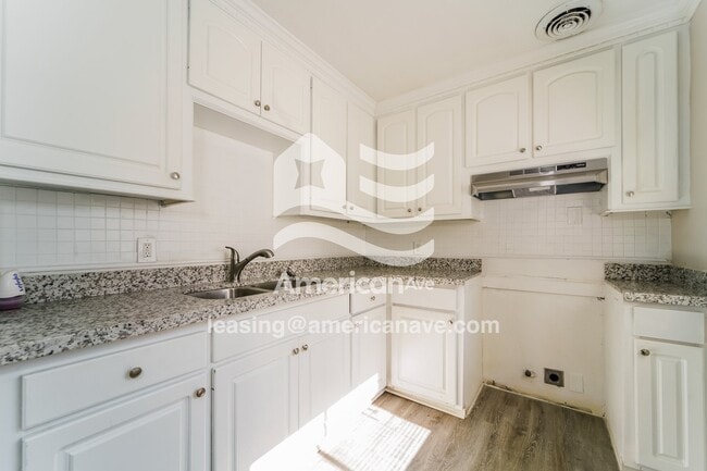 Photo - 5409 Queen Mary Ln