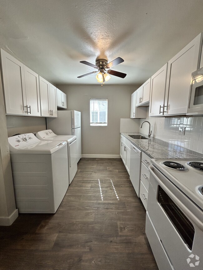 4 BR, 1 BA - 1268 SF - Eagle Crest Rental