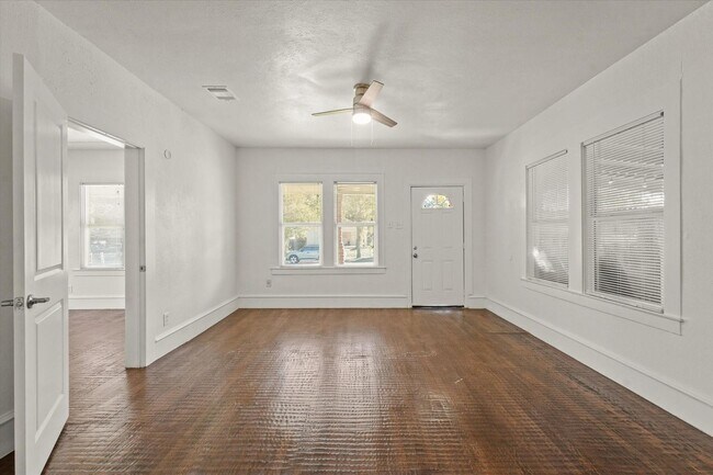 Photo - 927-929 S Rosemont Ave Unidad 929