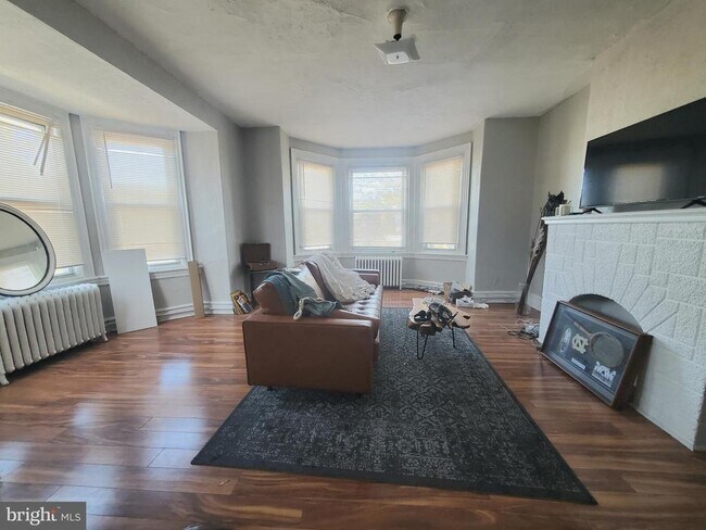 Photo - 4960 Chestnut St Unit 2