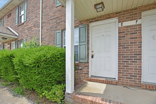 Pet Friendly Town Home by Gate 1! - Pet Friendly Town Home by Gate 1!