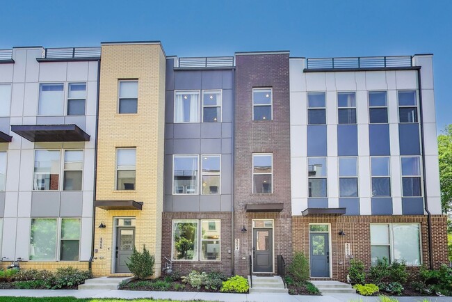 Building Photo - Stunning Contemporary Townhome - 4 Bedroom...