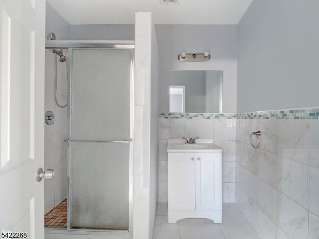 Photo - 156 Crystal St