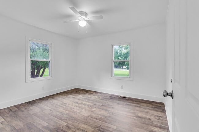 Photo - 300 Battleground Ave