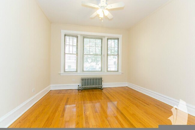 Photo - 1603 W Berteau Ave Unit 1613-3