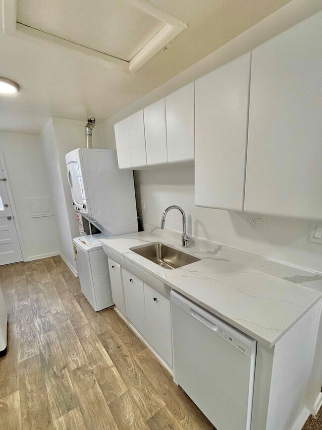 Photo - Remodeled Bright University District Bungalow | Garage + $50% Off One Months Rent | Available Now!! Unidad 2361